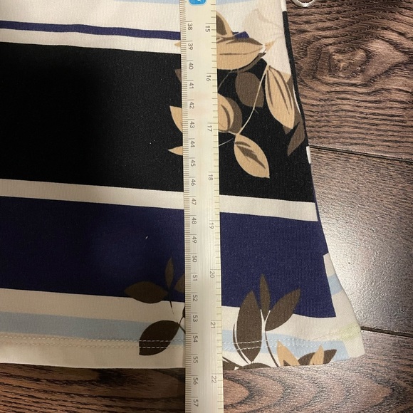 NWT guess tops - Picture 5 of 5